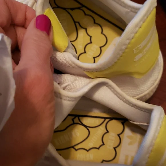 Adidas Men's White Sneakers with Yellow Accents - Picture 6 of 8